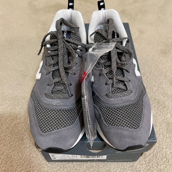 New Balance 997 Grey White Women Size 5 (NWT) - Picture 2 of 6